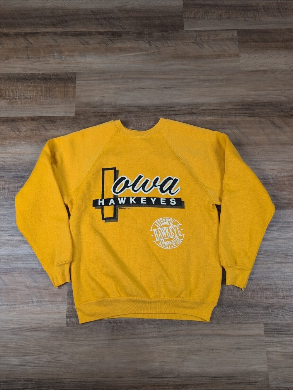 Vintage 1989 Iowa Hawkeyes Crewneck Sweatshirt Men Medium Yellow Pullover Discus